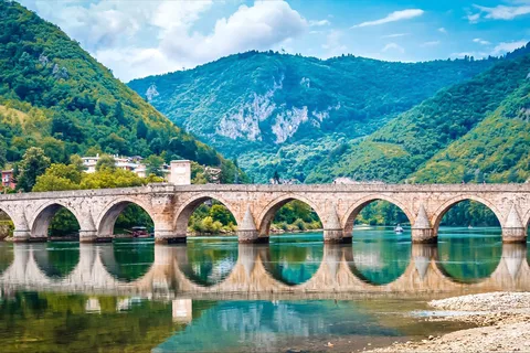 Von Sarajevo aus: Transfer nach Belgrad und Sightseeingtour mit dem Auto