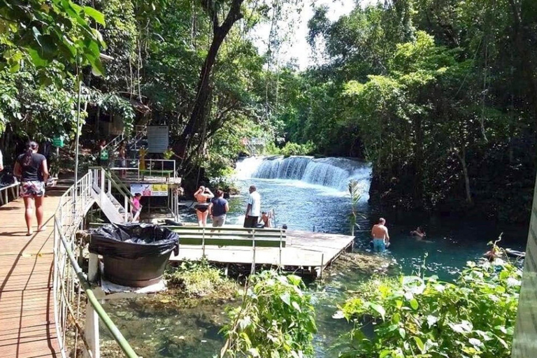 瓦努阿图：热带水花、海滩和蓝泻湖探险瓦努阿图：热带水花、海滩和蓝色泻湖探险