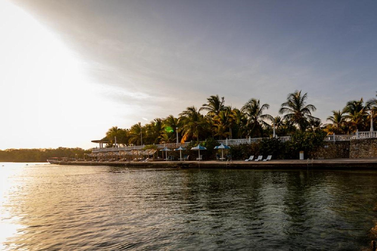 Cartagena: PRIVATE ISLAND with OPEN BAR, pool and lunch