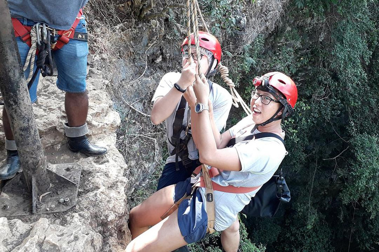 日惹：Jomblang 洞穴私人一日游Jomblang 洞穴和 Merapi 火山吉普车之旅