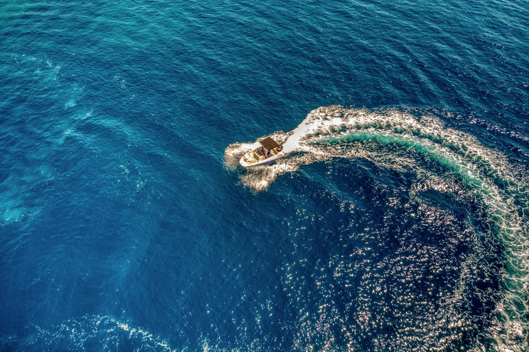 Tour in motoscafo della baia di Boka e della grotta azzurra per un ricordo che durerà tutta la vita