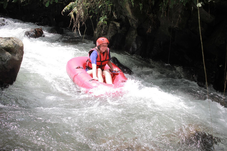 Ubud: Pakerisan Jungle River Tubing Abenteuer mit MittagessenTubing-Abenteuer mit Treffpunkt