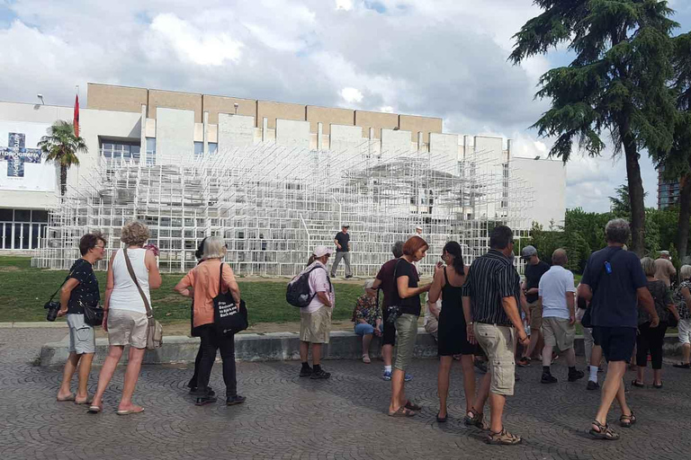 TOUR A PIEDI DI TIRANATOUR A PIEDI A TIRANA