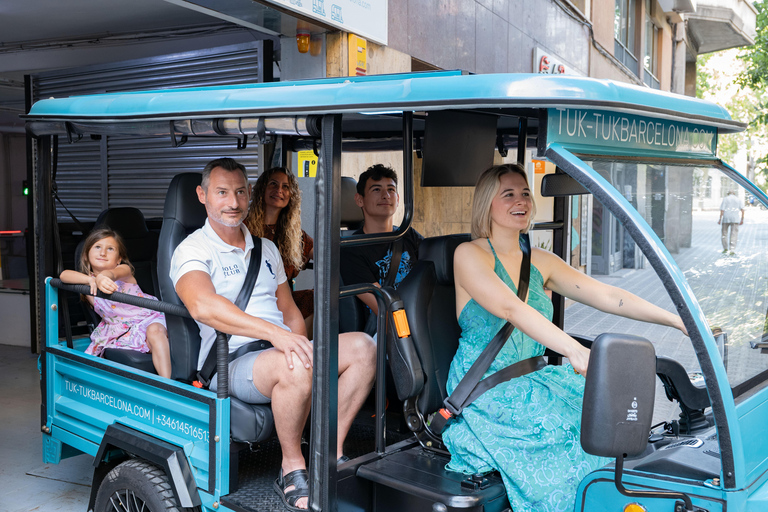 1,5-timmars privat Tuk-Tuk-tur i Barcelona och på stranden1,5-timmars privat tur med tuk-tuk i Barcelona och på stranden