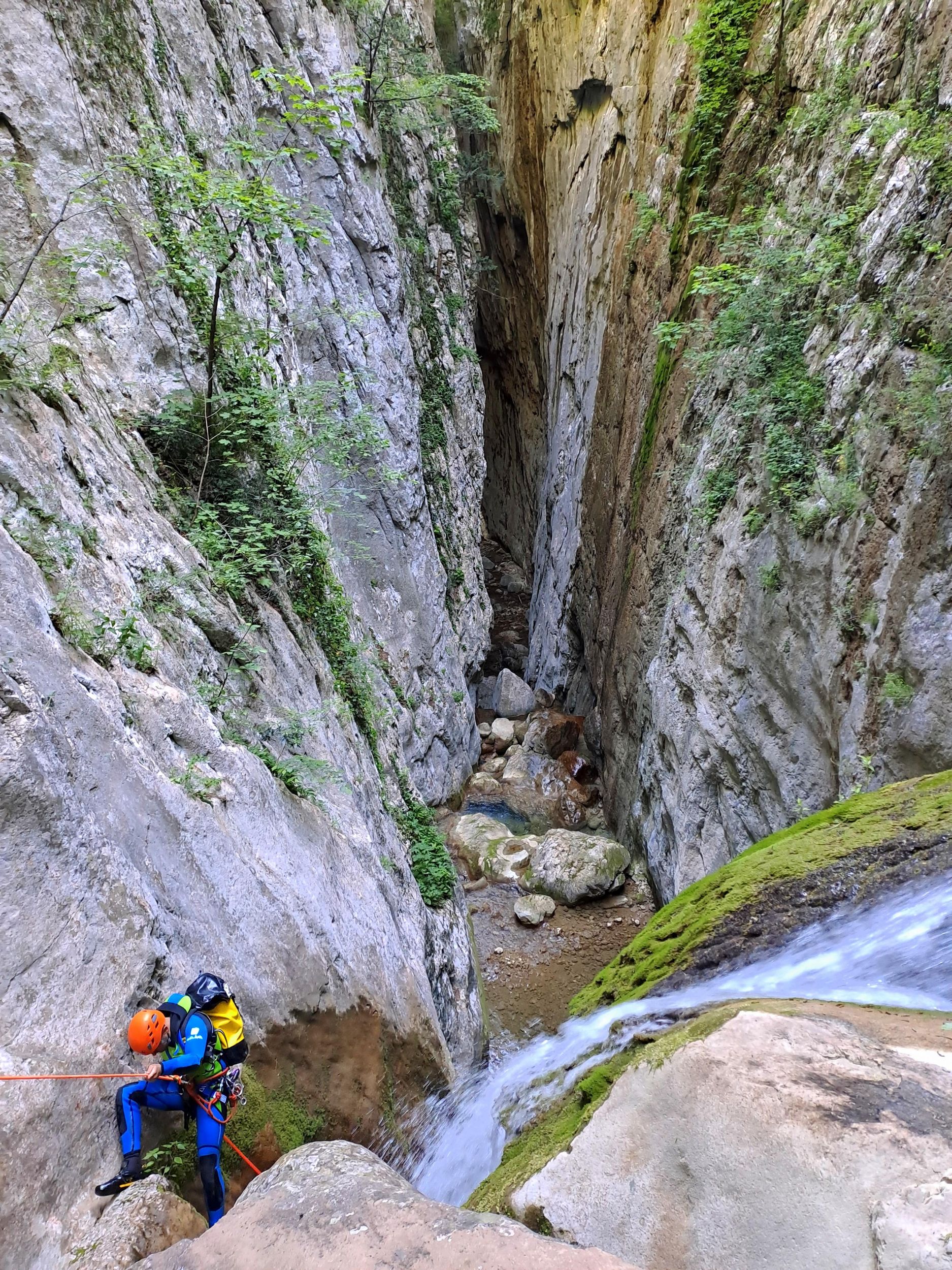 Montenegro: Canyoning im Bogutov Potok (flexible Startzeit)