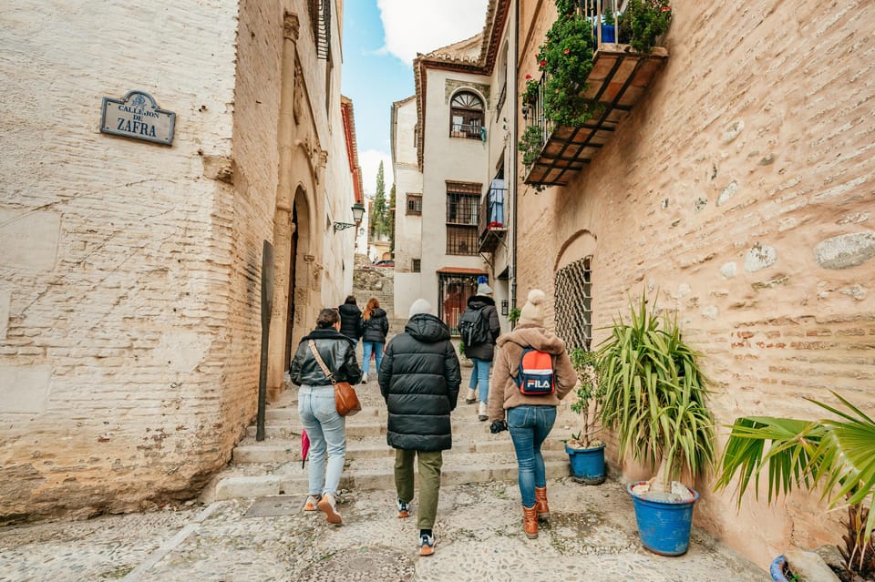 Granada, Sunset Walking Tour in Albaicín & Sacromonte - Housity