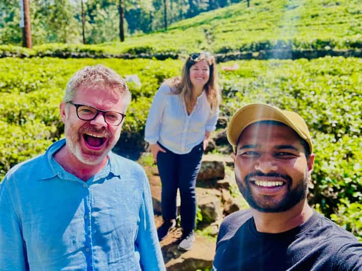 Nuwara Eliya: Tea Country Tour with Waterfall Hike
