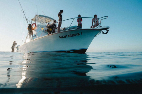 San Cristobal: 360 Island Tour with Snorkeling