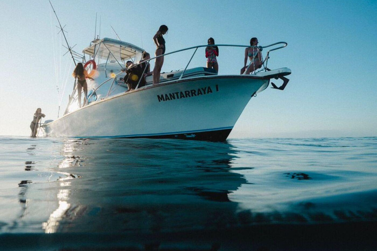 San Cristobal: 360 Island Tour with Snorkeling