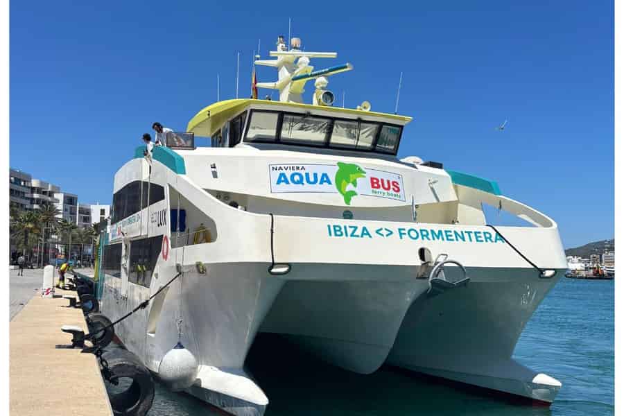 Von Ibiza: Hin- und Rückfahrt mit der Fähre nach Formentera am selben Tag. Foto: GetYourGuide Von Ibiza: Hin- und Rückfahrt mit der Fähre nach Formentera am selben Tag. Foto: GetYourGuide