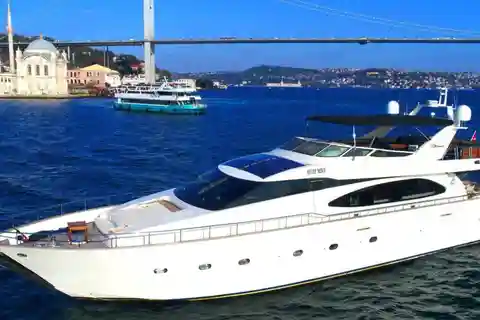 Istanbul: Bosporus Sunset Cruise på yacht med live guide