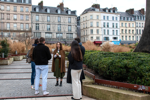 Walking tour with an Actor-Guide: Rouen with Joan of Arc Italian Shared Tour : 15 people maximum