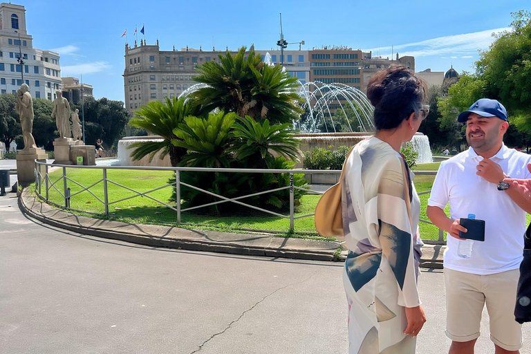 Barcelone : visite à pied de la Sagrada Família et du quartier gothiqueEnglish Guide