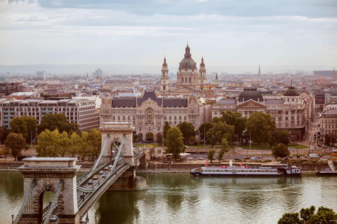 Budapest: Passeggiata al Castello di Buda con la Sala di Santo StefanoBudapest: Tour a piedi del Castello di Buda con la Sala di Santo Stefano