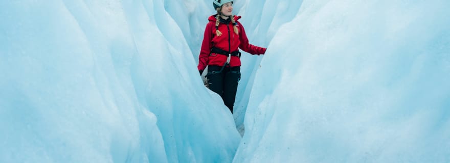 Skaftafell : labyrinthe de glace bleue et crevasse