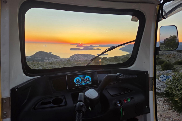 Dubrovnik: Tuk Tuk Photo Tour with Live Guide & Views