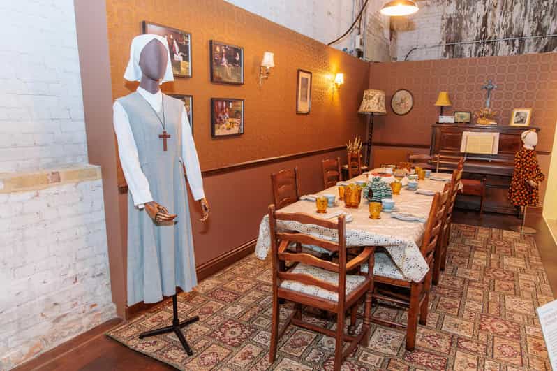 Chatham Historic Dockyard: Call the Midwife Tour