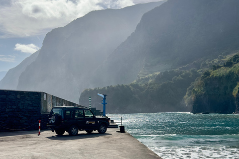 Onthul West-Madeira: 4x4-kliffen, zwembaden en uitzichten4x4 jeeptours van een hele dag op het eiland Madeira