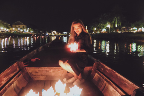 Hoi An: Nächtliche Bootsfahrt und Freilassen der Laterne am Hoai-Fluss