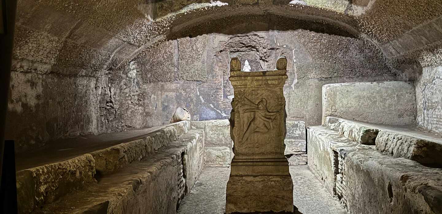 Roms unterirdische versteckte Tempel, Ruinen und geheime Basiliken Roms unterirdische versteckte Tempel, Ruinen und geheime Basiliken