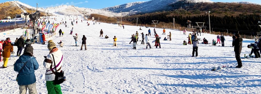Fukuoka : visite d'une journée au domaine skiable de Kuju avec option de cours