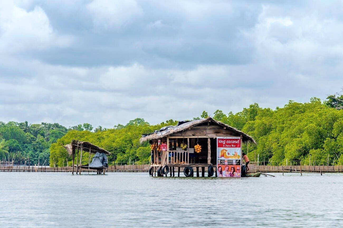 Genieße eine entspannte Bootsfahrt auf dem Madu River