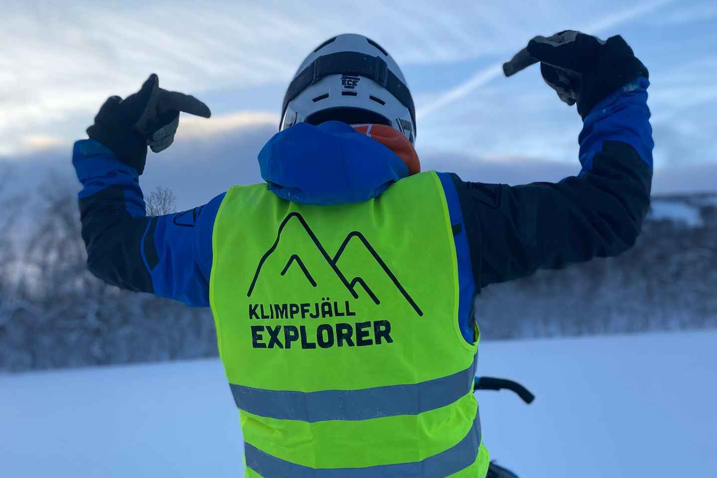 Klimpfjäll: Southern Lapland Snowmobile Tour with Fika