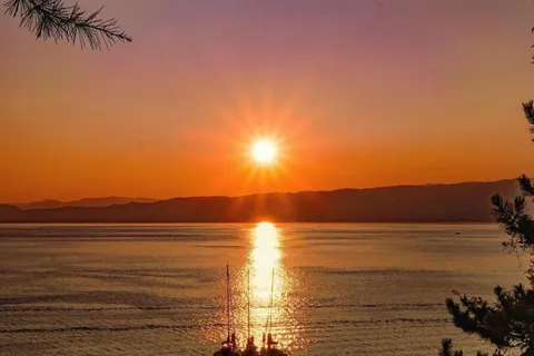 Dubrovnik:Romantic Sunset with a bottle of wine on a yacht