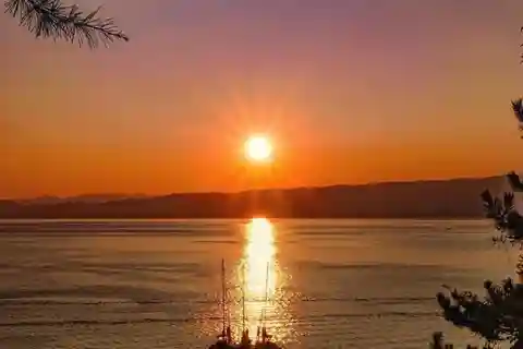 Dubrovnik: Romantischer Sonnenuntergang auf einer Segelyacht