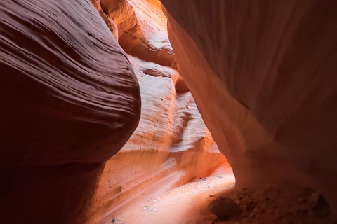 From Kanab: 3-Hour Peek-a-Boo Slot Canyon Hiking/Photo Tour