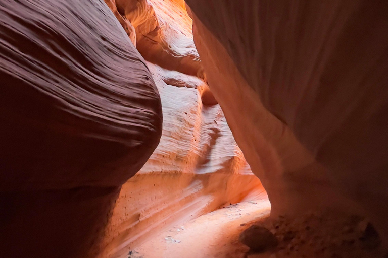 From Kanab: 3-Hour Peek-a-Boo Slot Canyon Hiking/Photo Tour