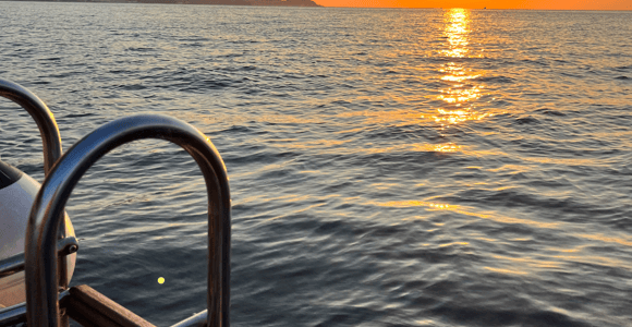 Procida: Aperitif bei Sonnenuntergang auf einem Boot