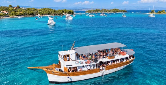 Ab Trogir: 3 Inseln, Blue Lagoon & Sandstrand mit Mittagessen