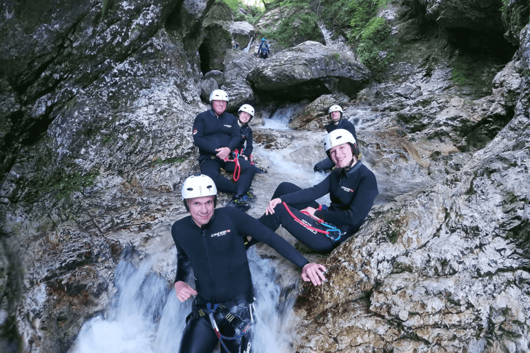 بوفيك: تجربة التجديف في الوادي مع الصور والمواصلاتBovec: Canyoning Experience with Photos &amp; Transport Included