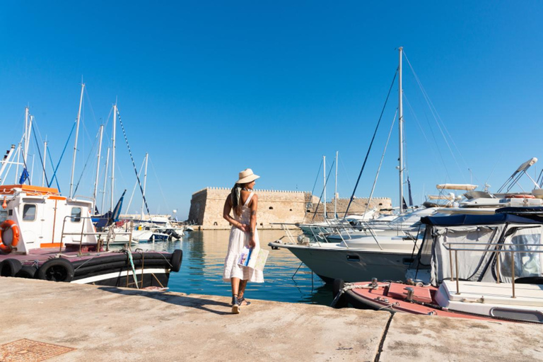 Heraklion: Private Photoshoot in Old Town and Harbour Premium: 50 photos | 60 mins