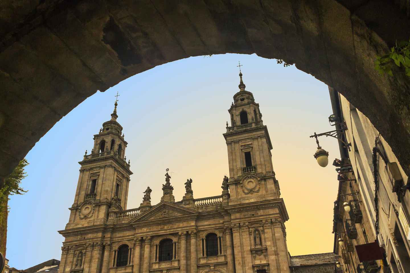 LUGO: GUIDED VISIT TO LUGO, INCLUDING ENTRANCE FEES TO THE CATHEDRAL AND DOMUS