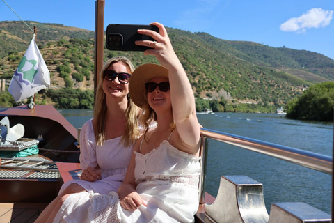 From Porto: 2 Boutique Wineries w/ Winery Lunch & 1-h cruise Tour in English