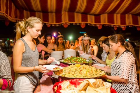 Dubaj: pustynne safari, kolacja z grilla i rozrywki4-godzinne grupowe wieczorne safari ze zdjęciami z sokołem