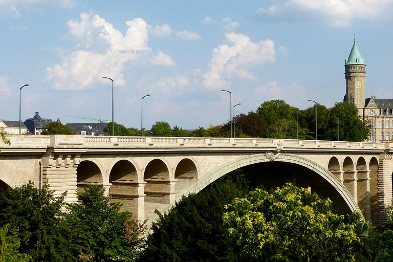 Von Paris aus: Tagesausflug in die Stadt Luxemburg mit privatem Guide