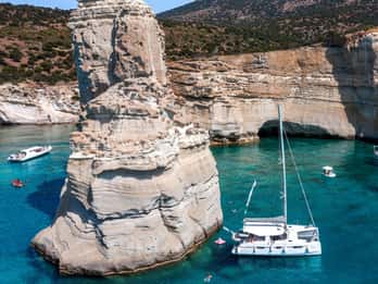 Milos : Croisière en catamaran au coucher du soleil à Kleftiko avec repas et boissons