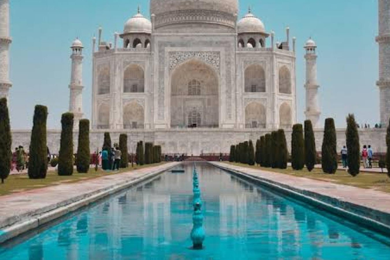 Agra: Skip-the-line entry ticket on Taj Mahal tour