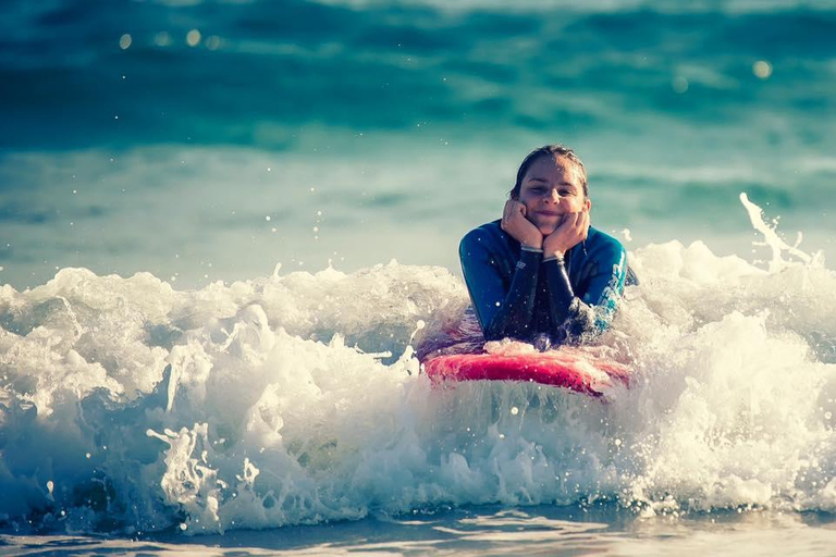 Stranden i Jaco Surfing i Costa Rica - Alla nivåer och åldrar