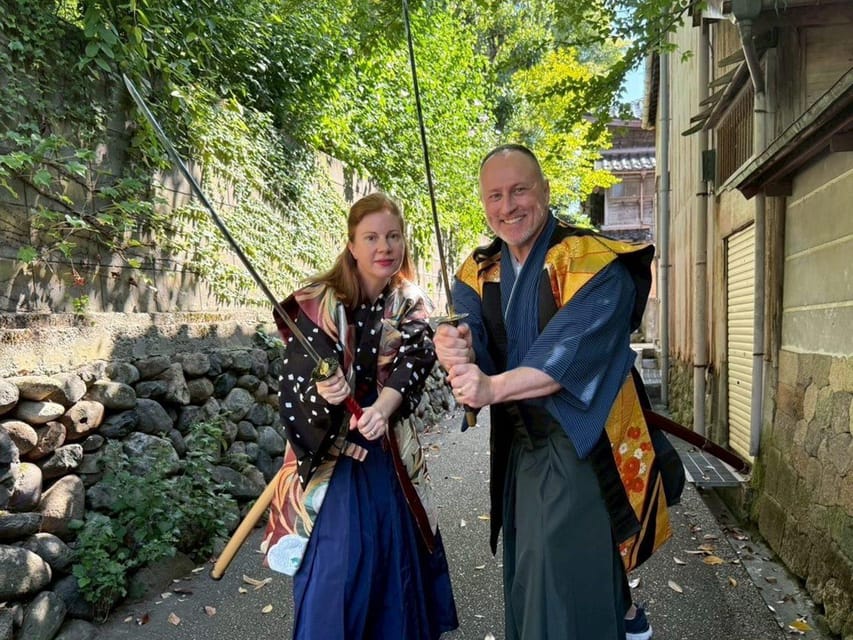 Kanazawa: Samurai Swordsmanship Lesson at a temple