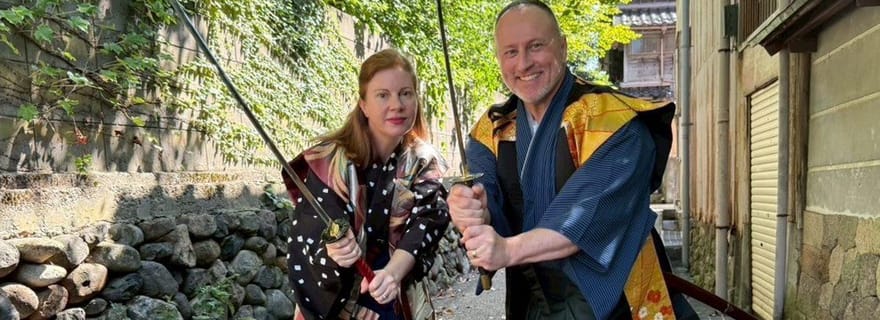 Kanazawa : Leçon d'art du sabre samouraï dans un temple loué