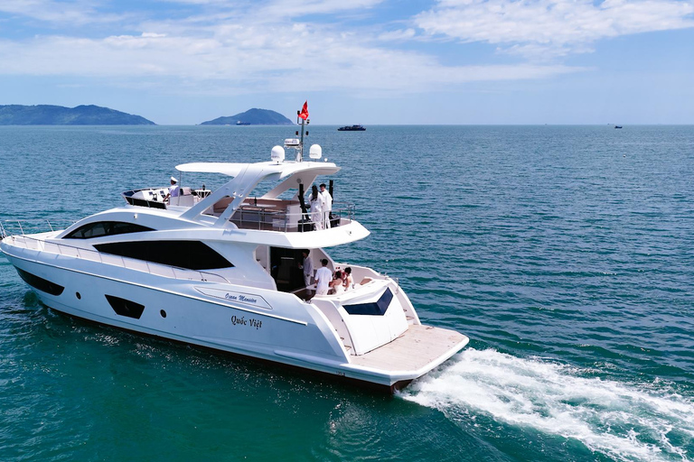 Da Nang: Private Luxury Yacht & Dragon Bridge Fire Show Luxury 2-Hour Ocean Mansion Yacht Charter – 4-Bedroom Bliss