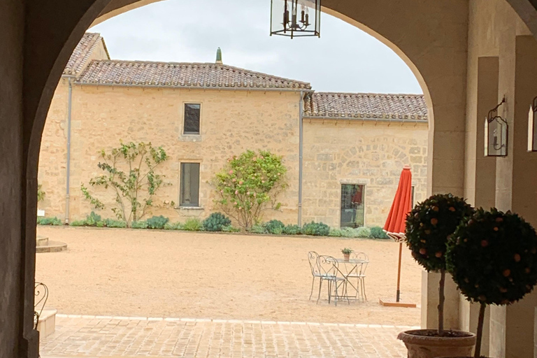 Visite exclusive des châteaux de Saint-Émilion avec dégustationsGroupe privé de 2 à 6 personnes.