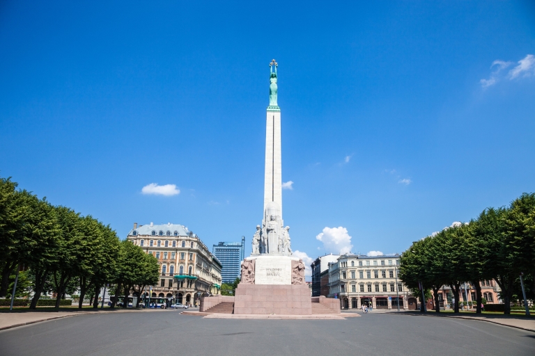 Riga: Architecture and Districts Bicycle Sightseeing Tour
