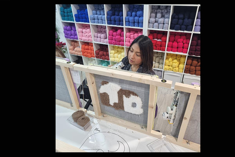 TUFTING: Learn how to make a rug during a fun class in Valencia
