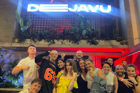 Medellín: Poblado Rooftops and Local Clubs Tour with Shots