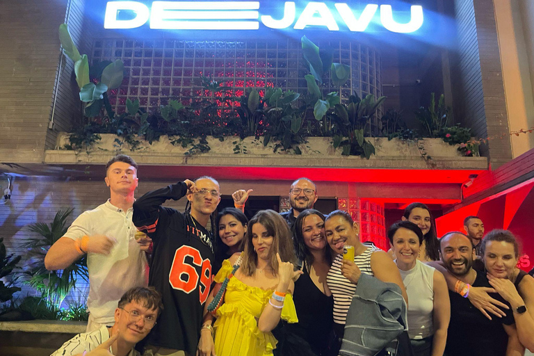 Medellín: Poblado Rooftops and Local Clubs Tour with Shots